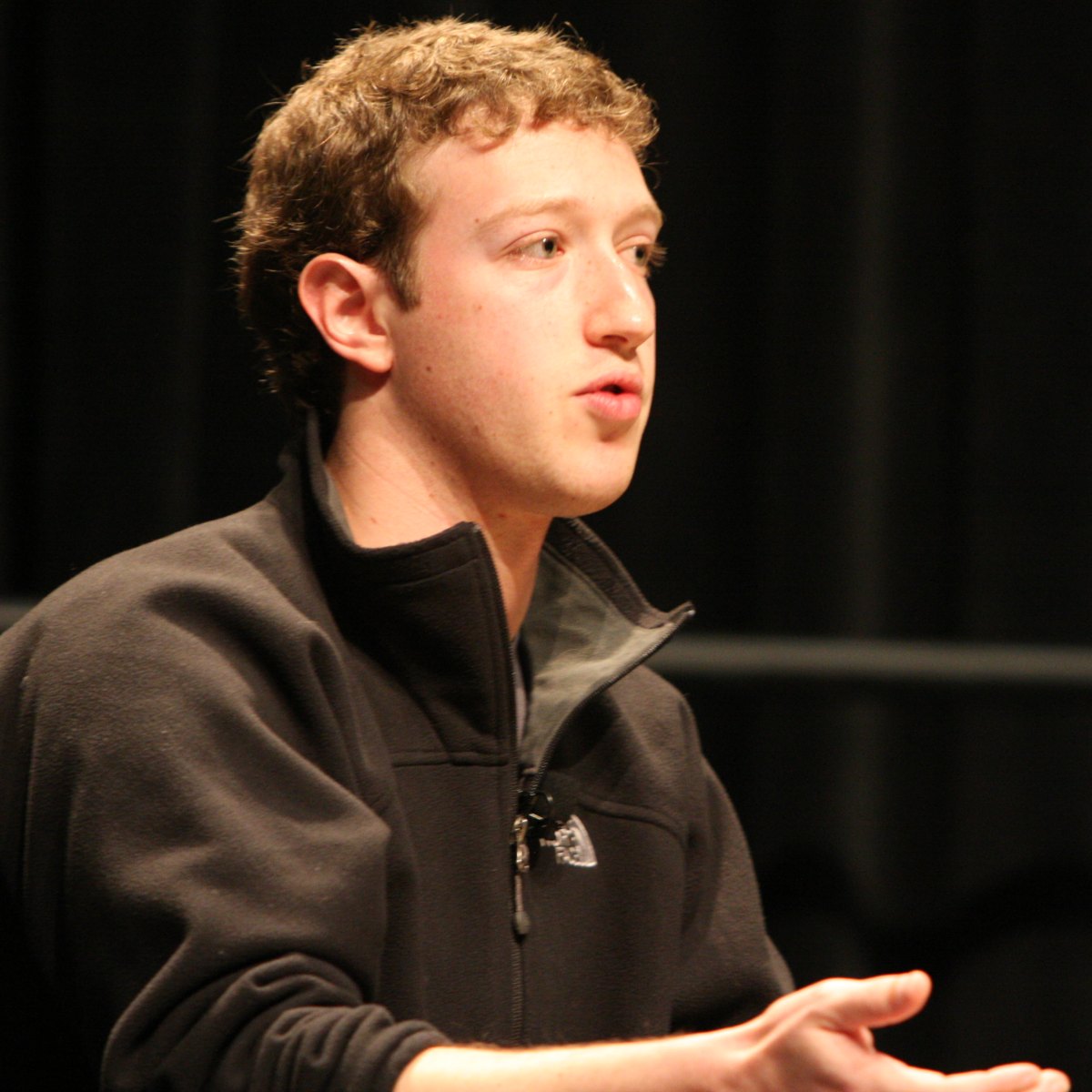 Facebook supera mil millones de usuarios en móviles