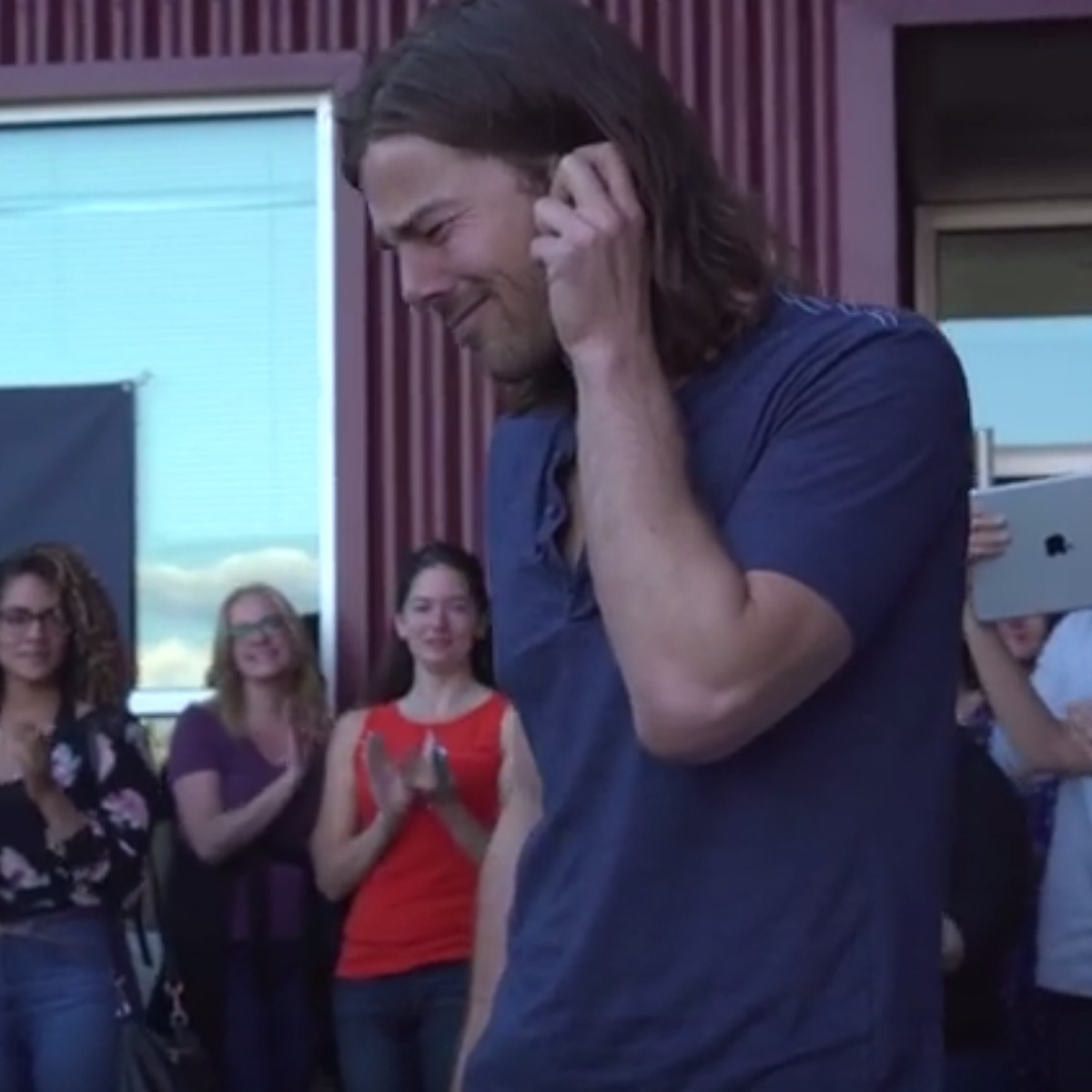 Se viraliza la historia del jefe que subió el sueldo a sus empleados a costa del suyo