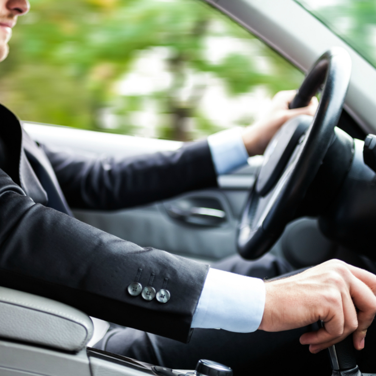 ¿De dónde viene el olor a auto nuevo y por qué podría ser mortal?