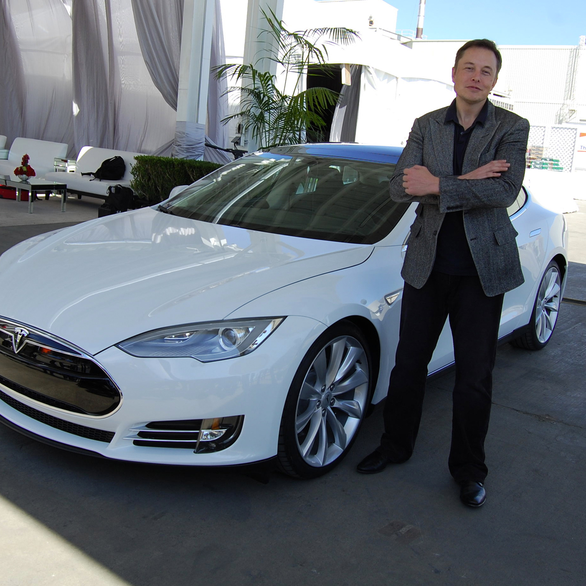 Tesla compra SolarCity por 2,600 mdd