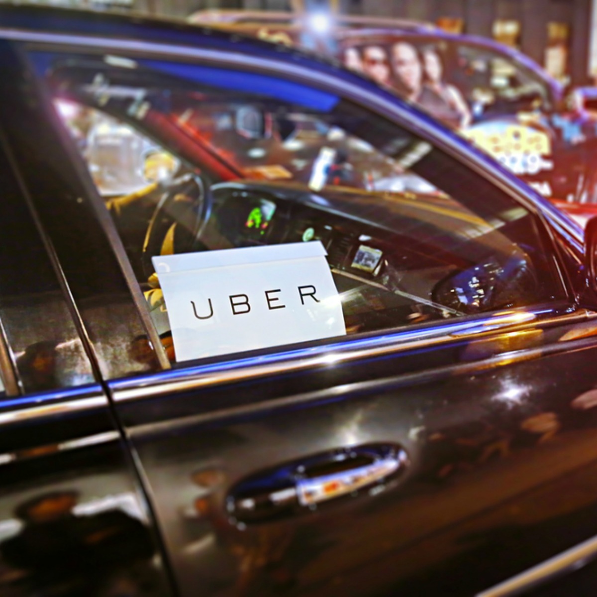Uber tira la toalla en China; 'se alía' con su rival