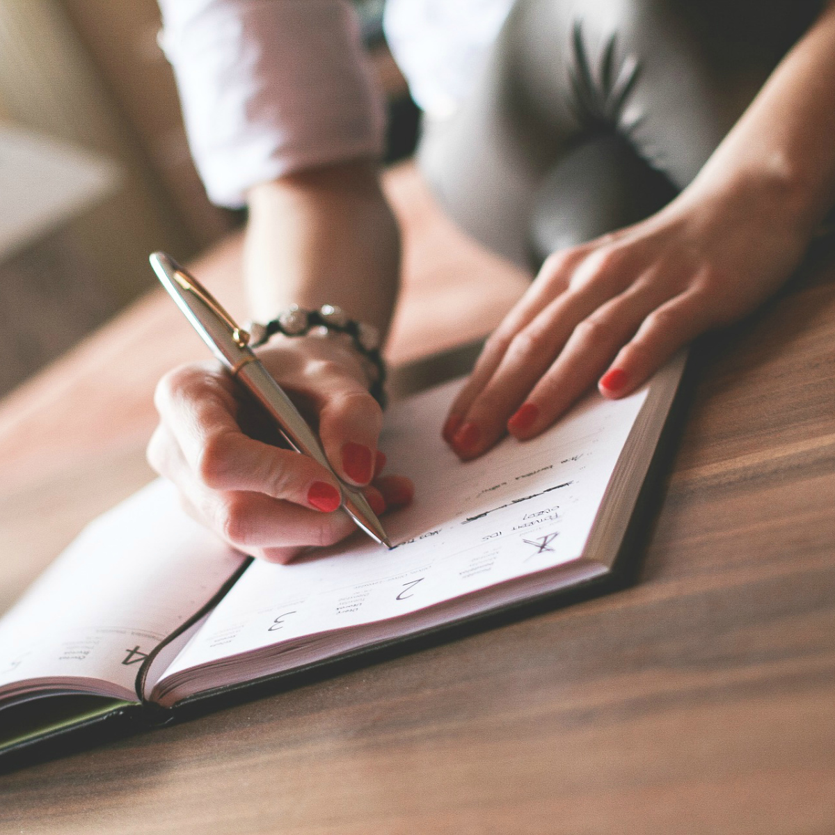 Escribir a mano es mejor para recordar cosas que hacerlo a computadora