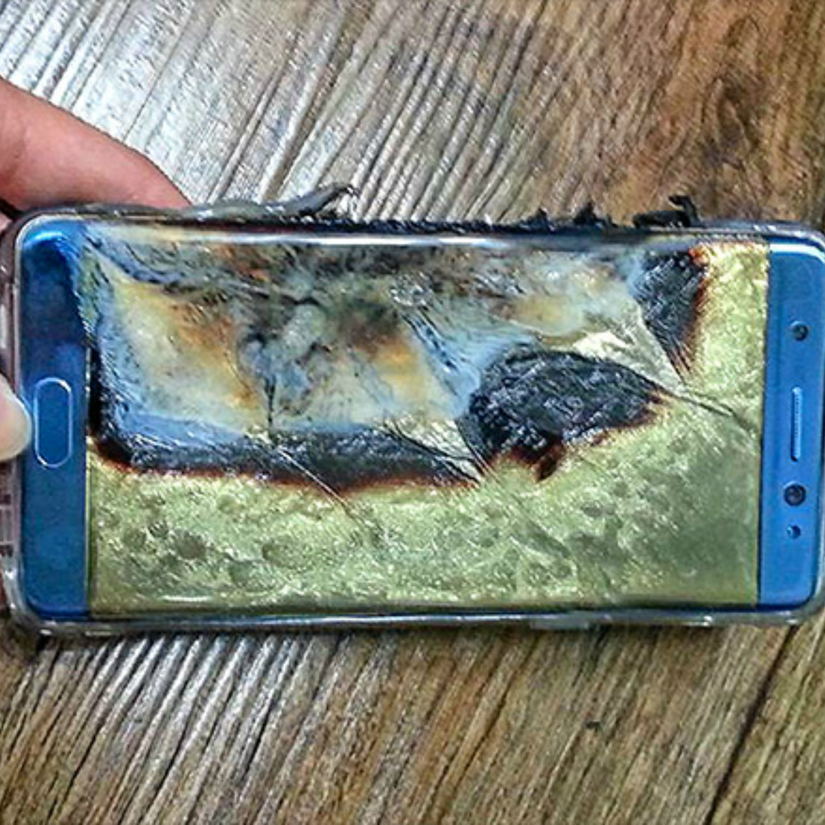 Samsung ha perdido $22 mil mdd en la Bolsa por baterías defectuosas