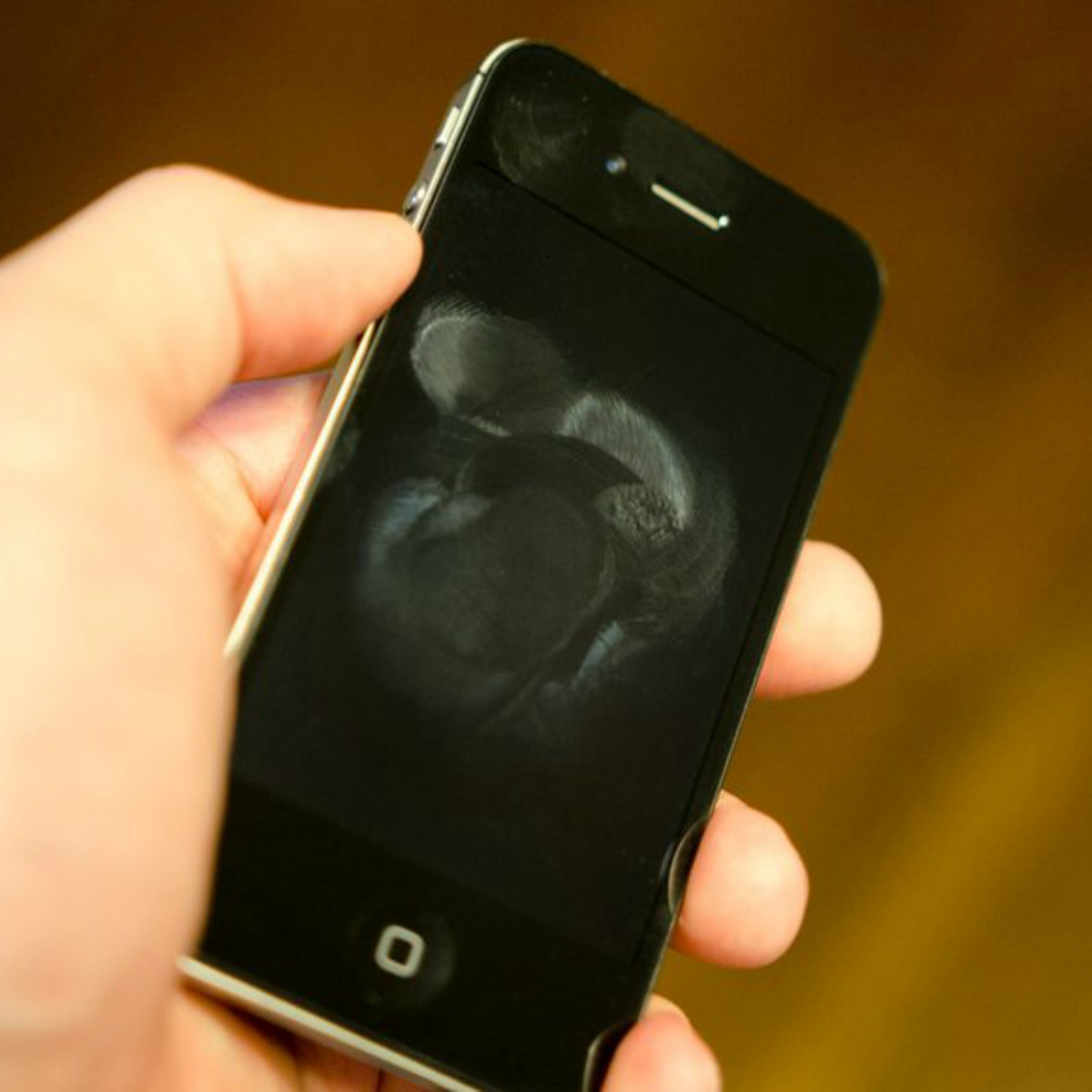 ¿Por qué limpiar tu teléfono antes de dormir debería ser obligatorio?