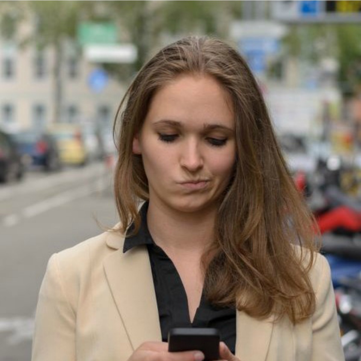 Usar punto final en los chats de WhatsApp te hace menos confiable