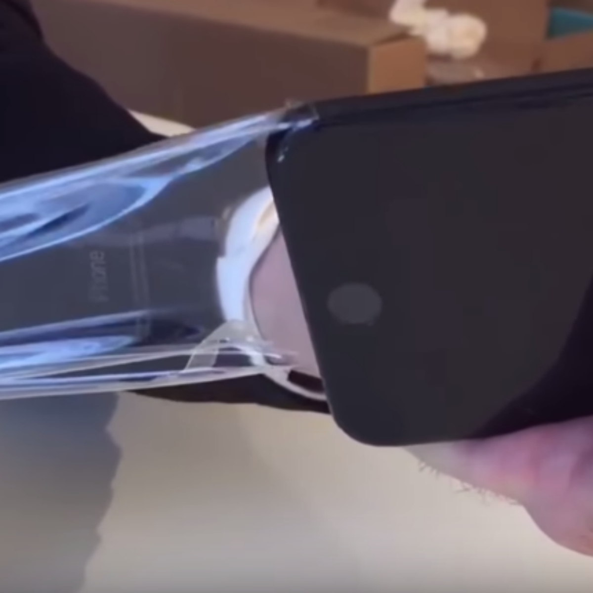 iPhone 7 Jet Black tiene una 'falla' más: se le borran las letras de atrás