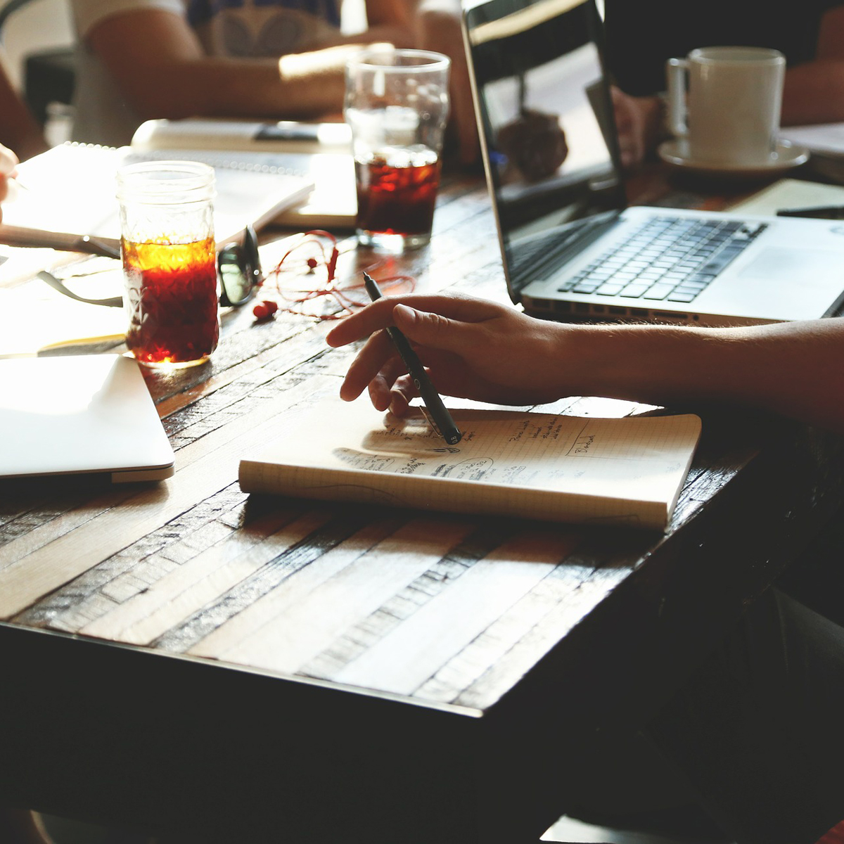 Presentan plataforma para crear empresas en un día