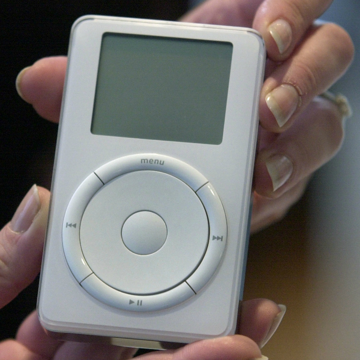 Si hubieras comprado acciones de Apple en lugar de un iPod, hoy serías millonario