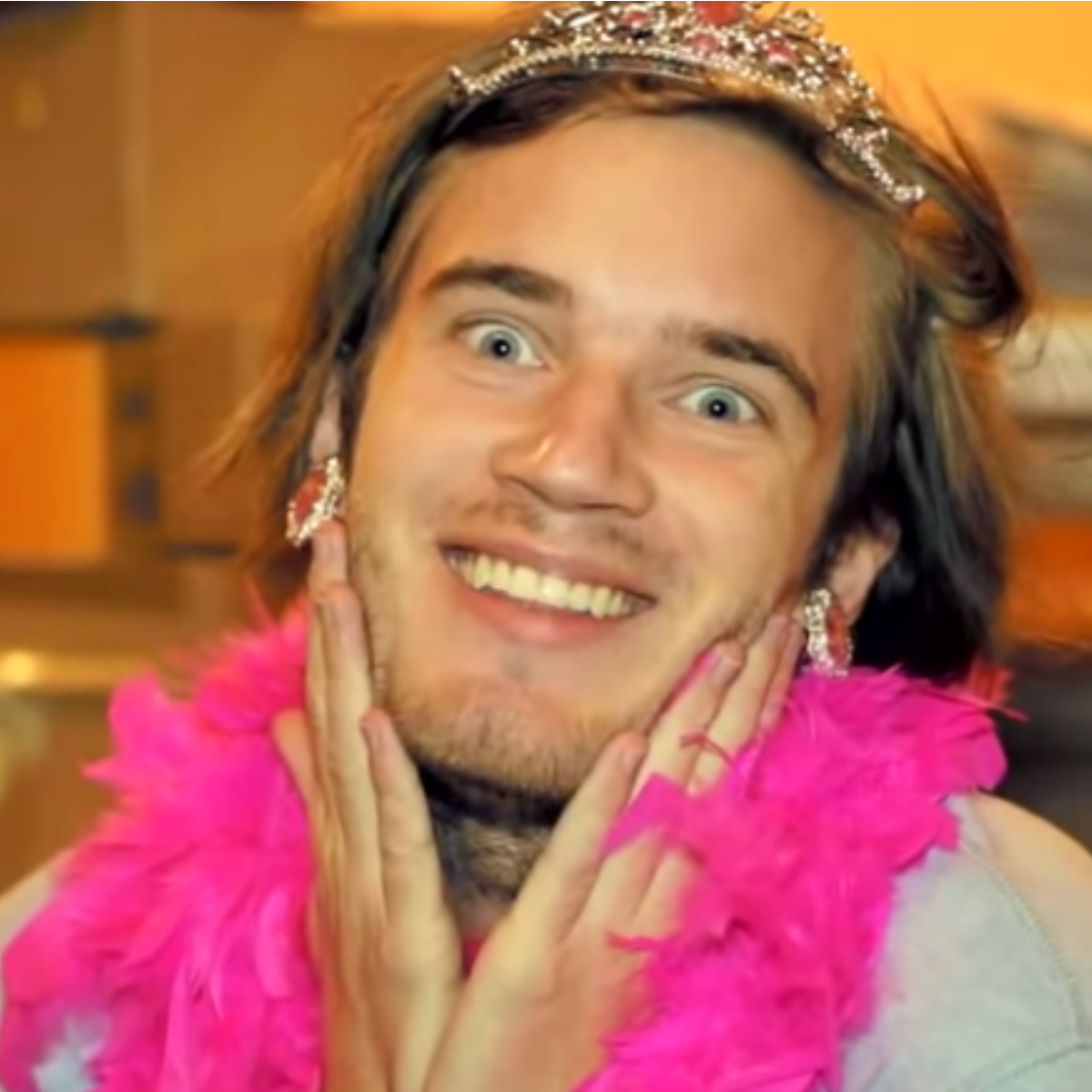 Estos youtubers ganan más en un año que tú en una década