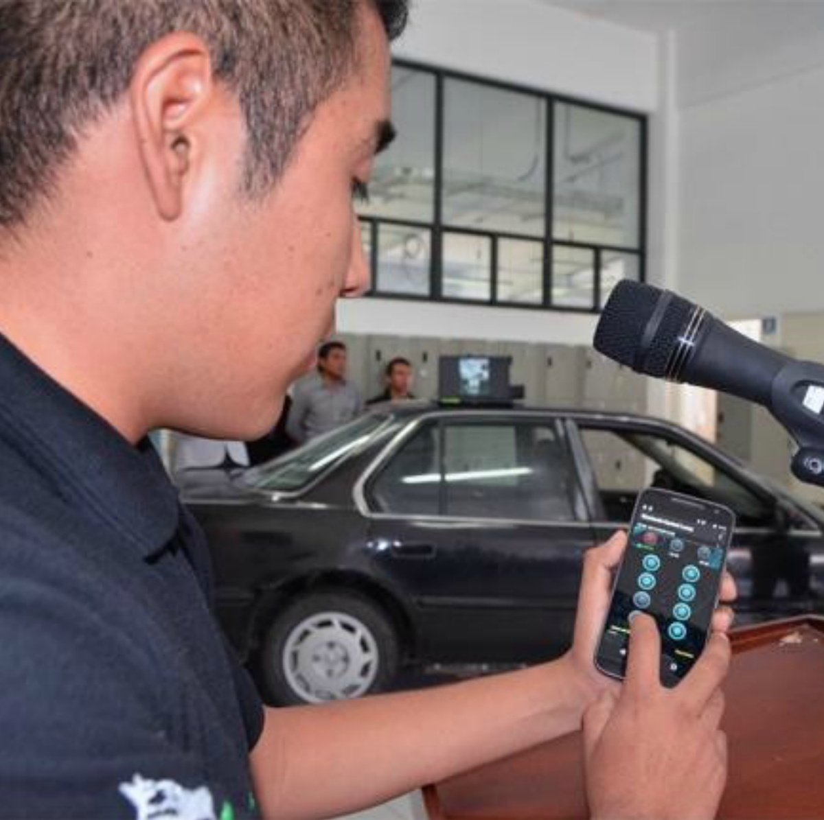 Mexicanos crean app para controlar automóviles desde un smartphone