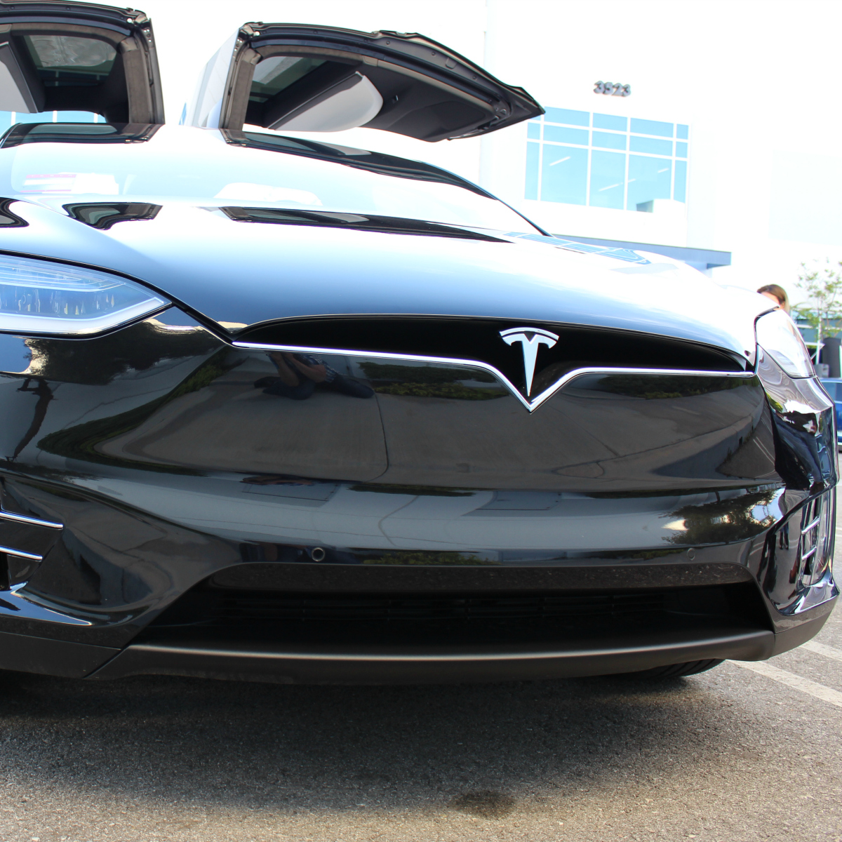 Mira cómo el piloto automático de un Tesla Model X podría salvar tu vida