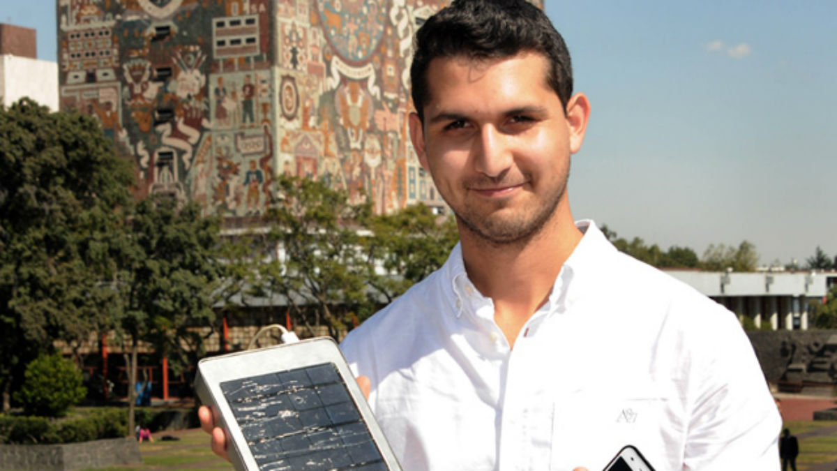 Estudiante mexicano crea cargador solar para dispositivos móviles