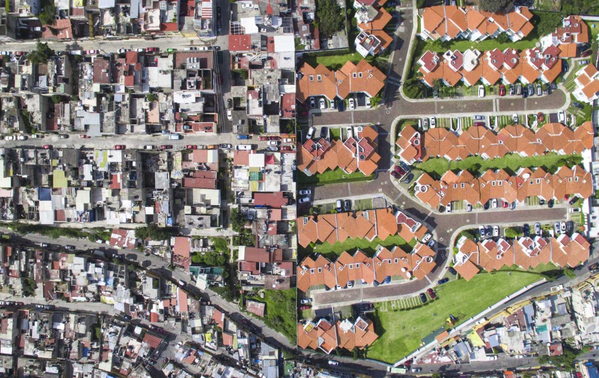 miller-who-currently-lives-in-cape-town-south-africa-flew-to-mexico-city-on-assignment-with-the-thompson-reuters-foundation-he-knew-the-city-lent-itself-to-aerial-photography