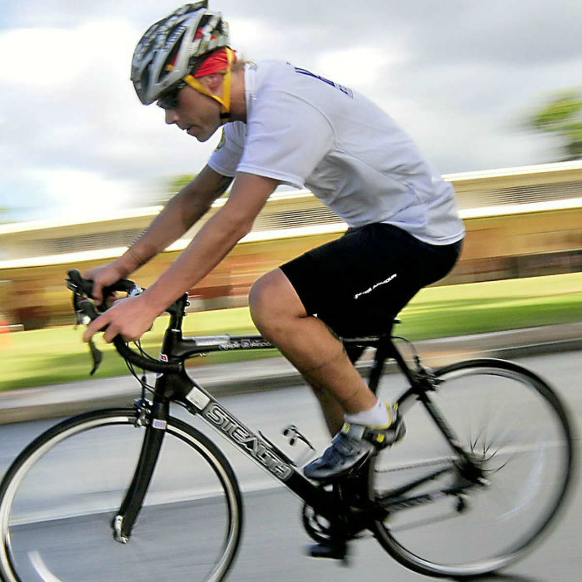 Este ciclista recorrió todo su país sin salir de su casa