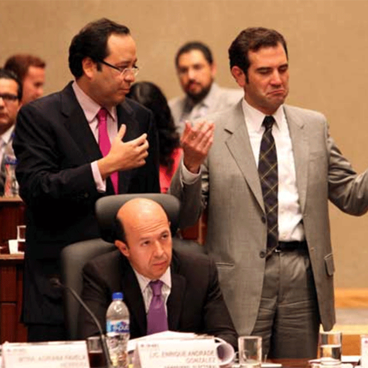 Consejeros del INE creen que harán un mejor trabajo si tienen un iPhone 7 Plus