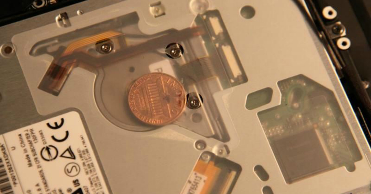 Nadie sabe para qué son esas monedas que aparecen en las MacBook