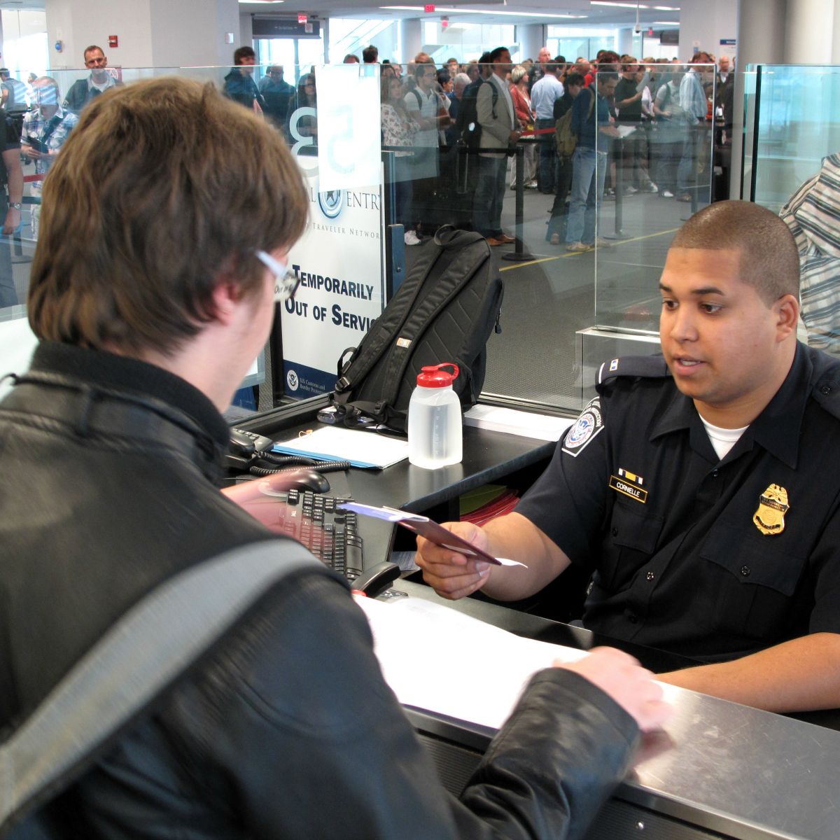 Pronto podrías tener que revelar tus redes sociales si quieres entrar a EU