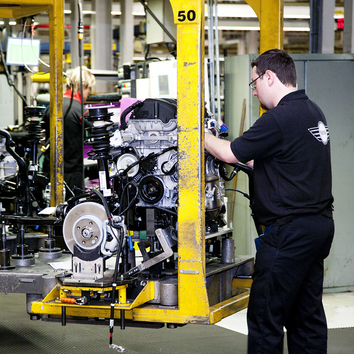 BMW ignora amenazas de Trump; abrirá planta en México