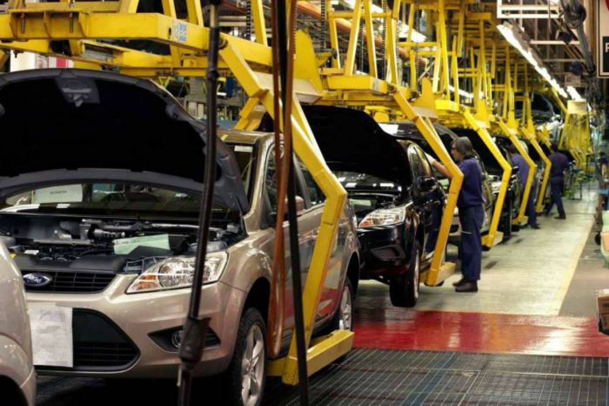 Industria automotriz registra nuevos récords en 2016, pese a amenazas de Trump