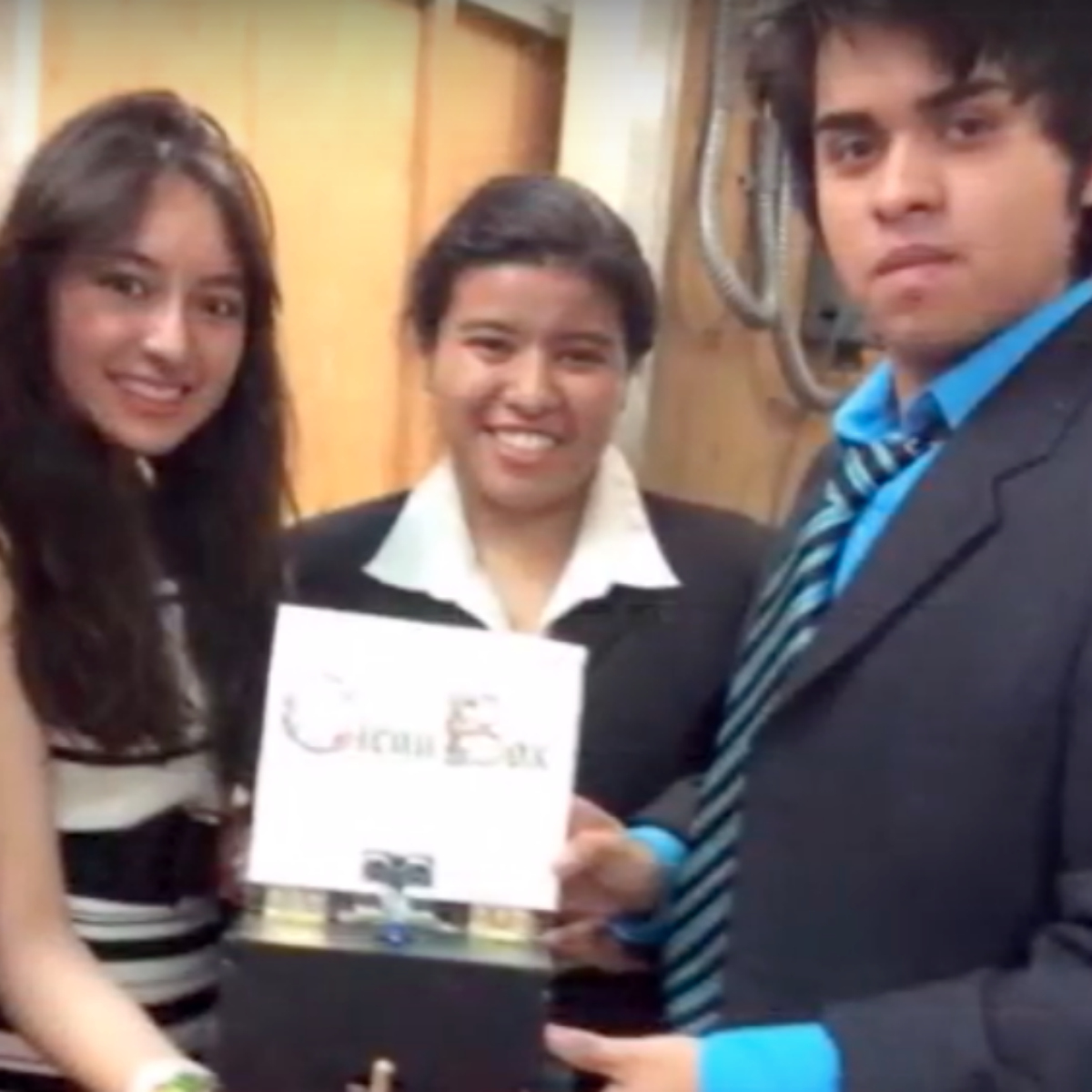 Estudiantes del IPN crean máquina que hace la limpieza de la casa por ti