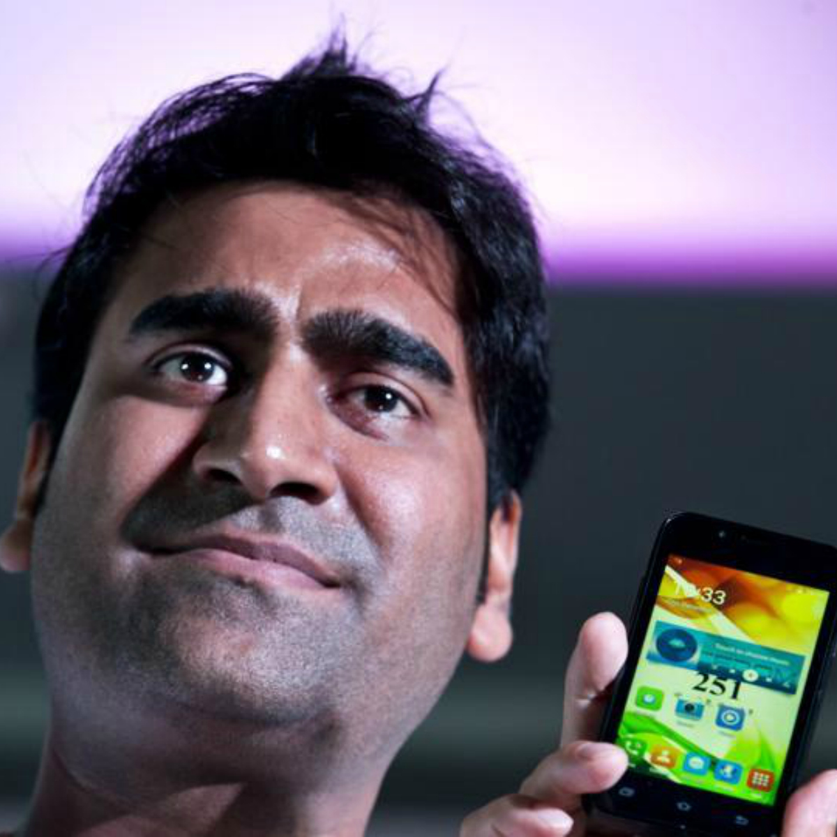 ¿Recuerdas el smartphone de 4 dólares? Resulta que todo fue un fraude :'(