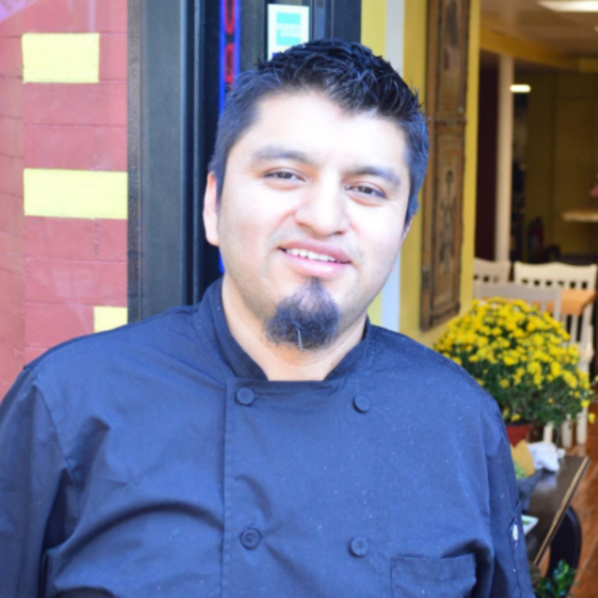 Empezó como lavaplatos en Washington y ahora es dueño de dos restaurantes