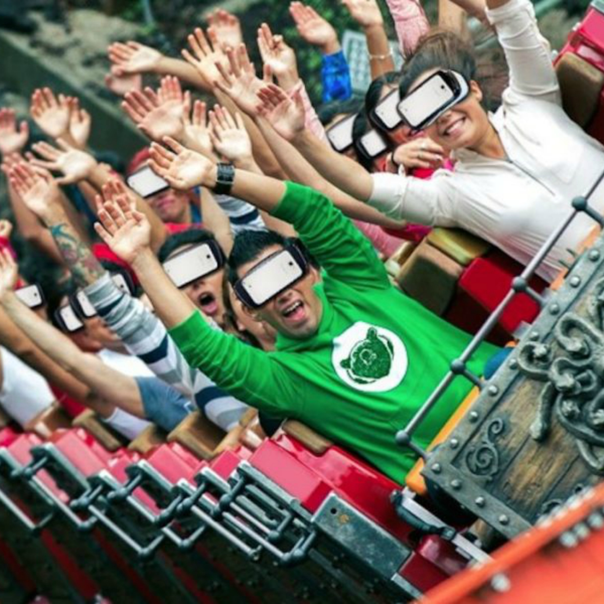 Samsung inaugura la primera montaña rusa de realidad virtual de México