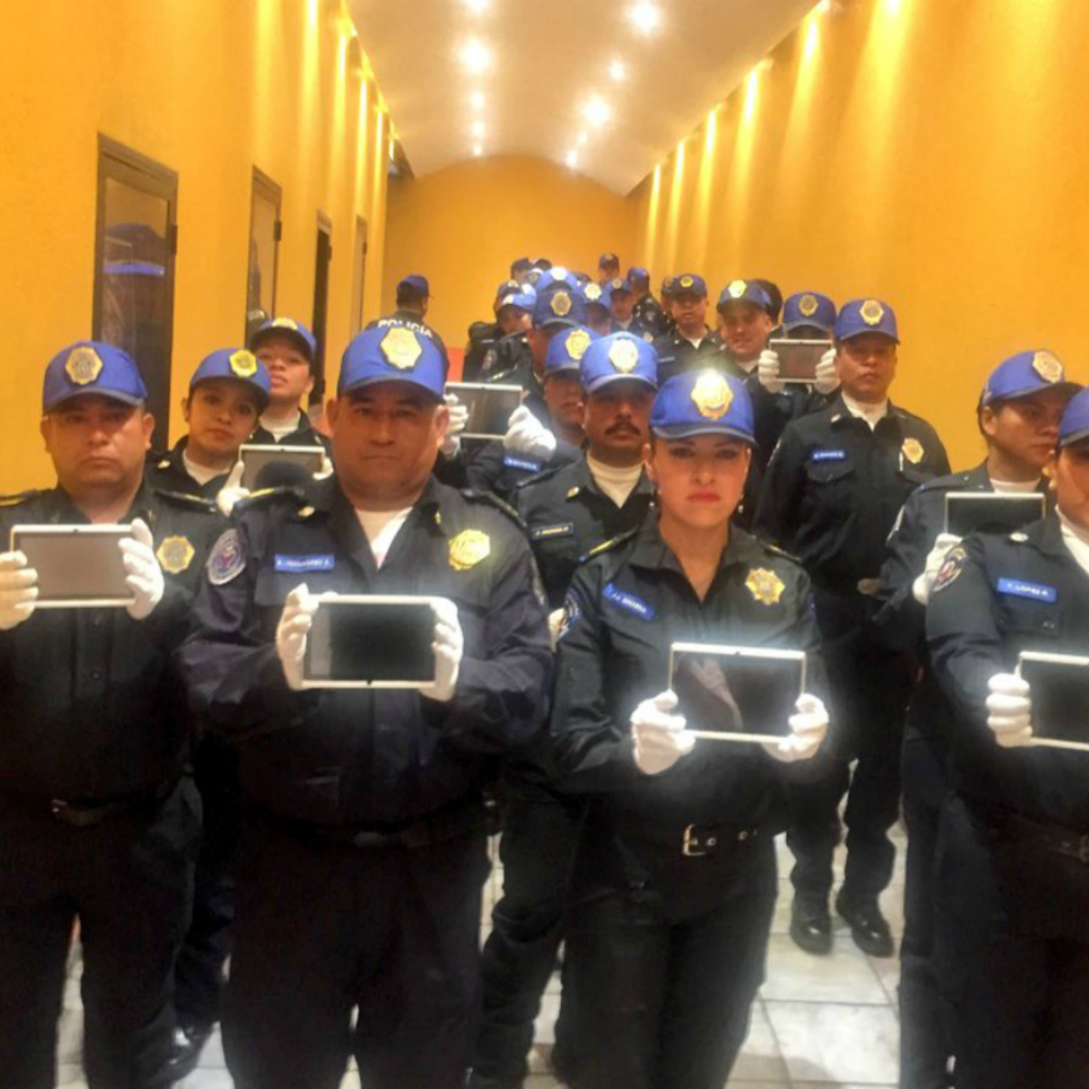 Policías de Iztapalapa combatirán al crimen usando... ¿tabletas?