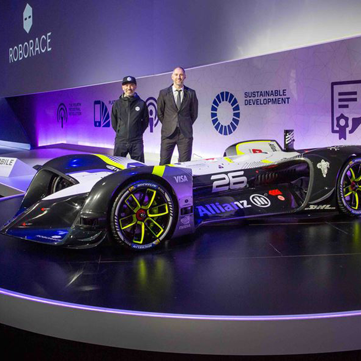 Conoce a Robocar, el primer vehículo eléctrico autónomo de carreras