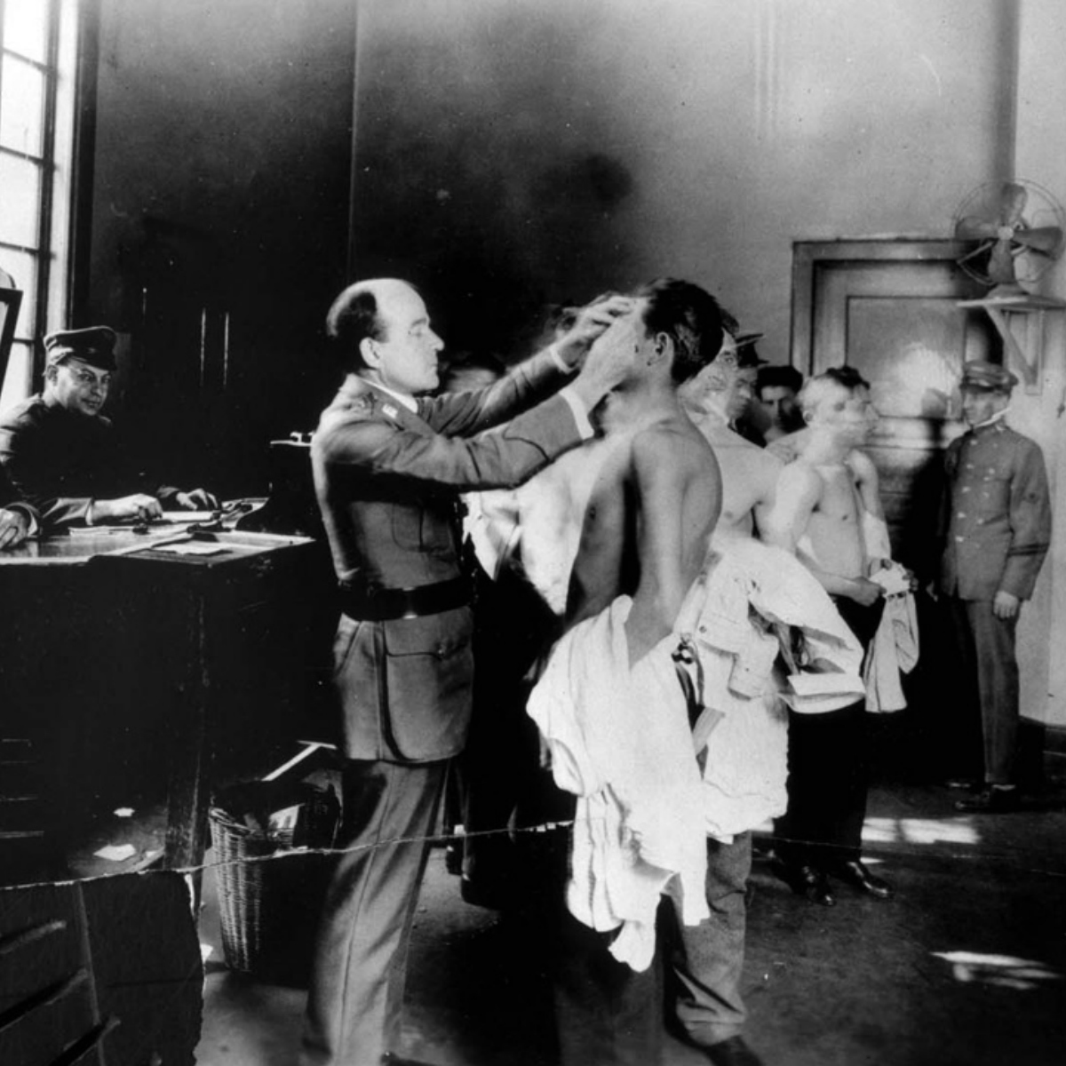 Hace un siglo los inmigrantes entraban a EU solo si lograban armar este rompecabezas