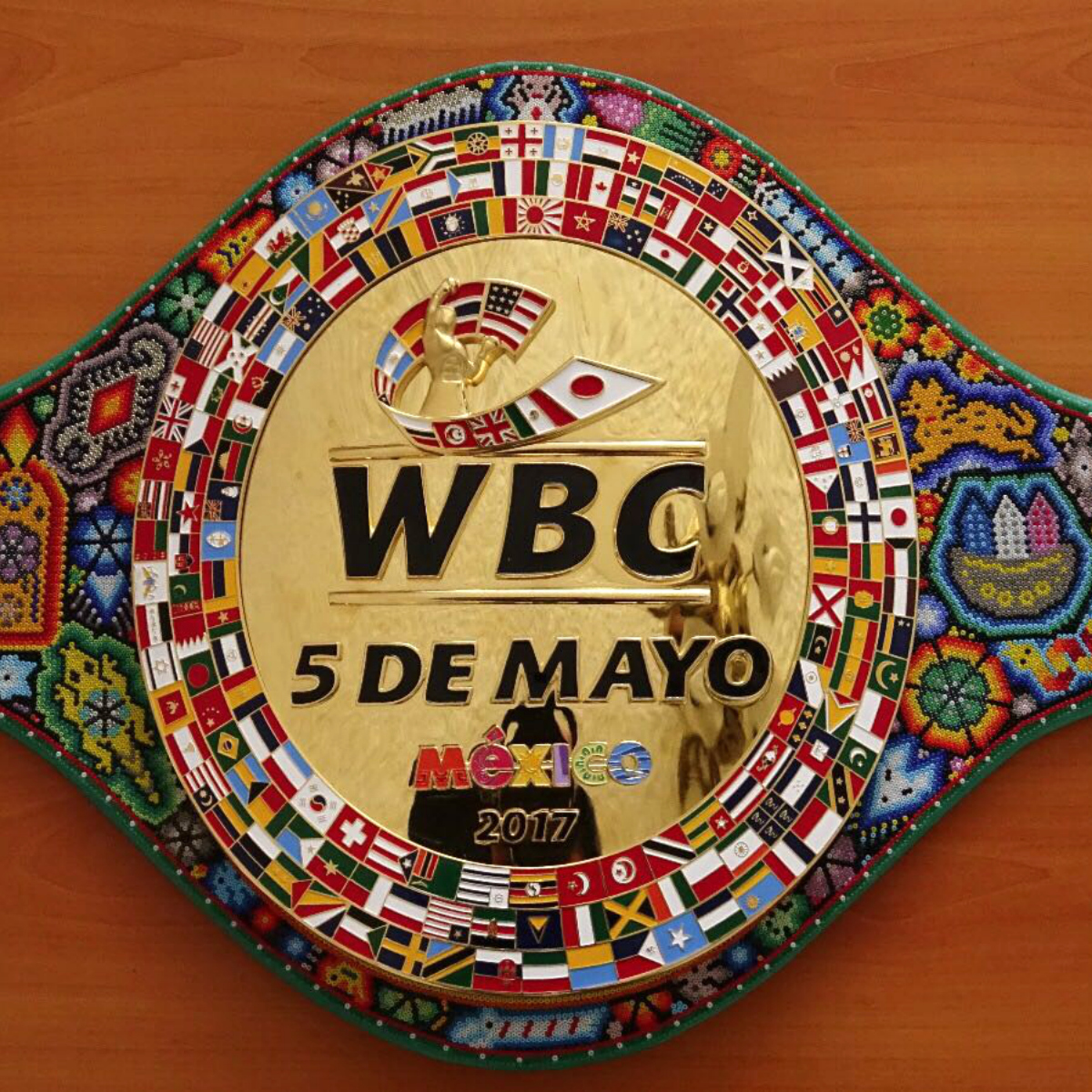 Así es el cinturón del WBC hecho por huicholes que pone en alto el nombre de México