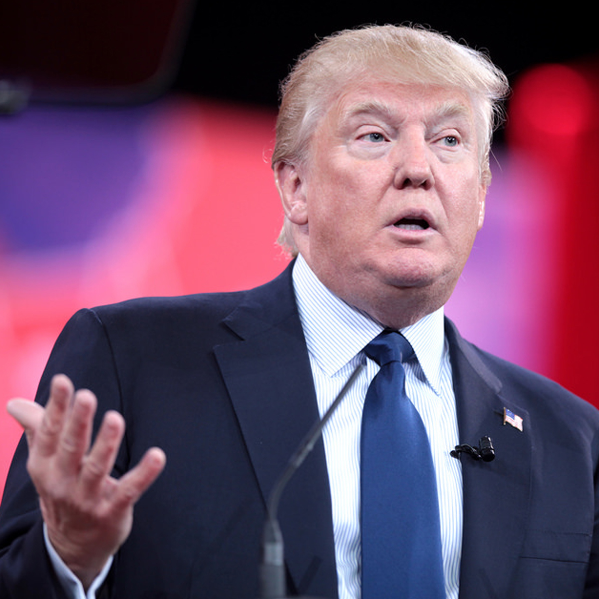 Donald Trump cambia de parecer y afirma que renegociará el TLCAN