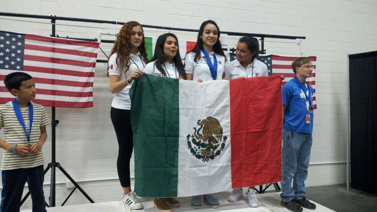 Mexicanas ganan oro en RoboGames 2017
