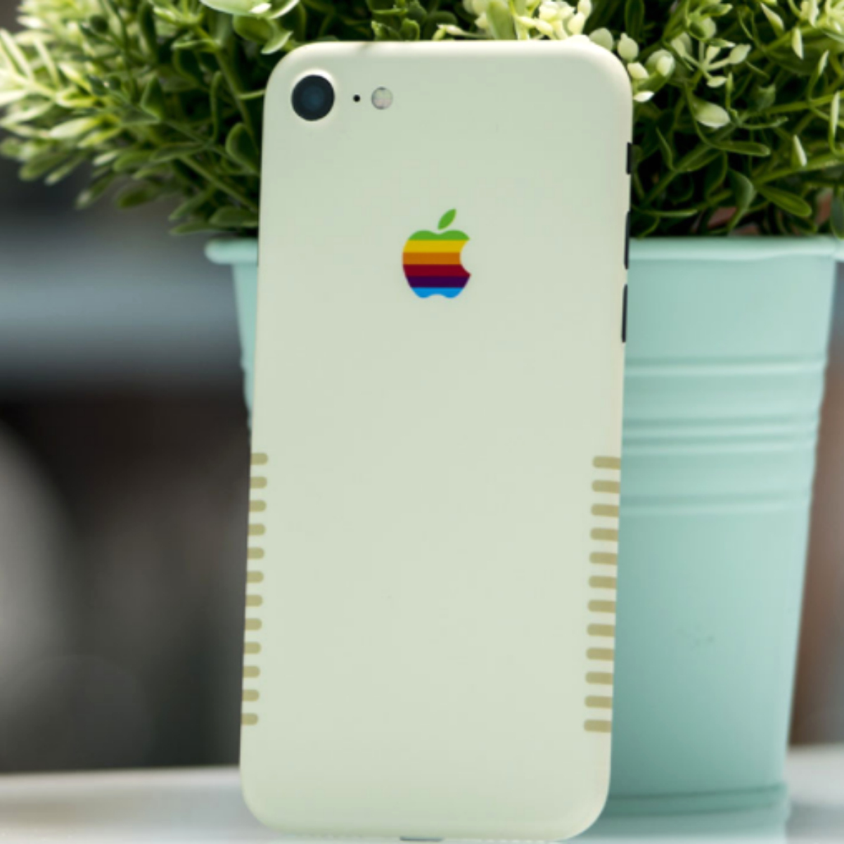 ¿Ya viste las fundas retro para iPhone 7 que rinden tributo a la Macintosh?