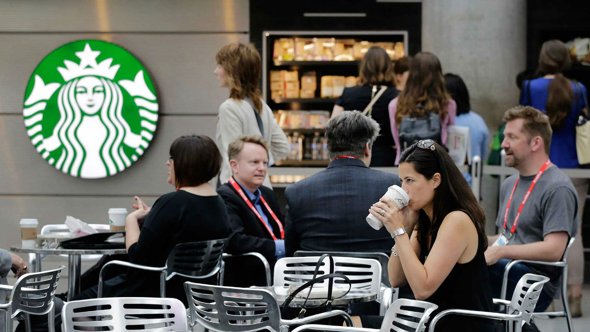 Telmex no se queda atrás y acapara los sitios públicos