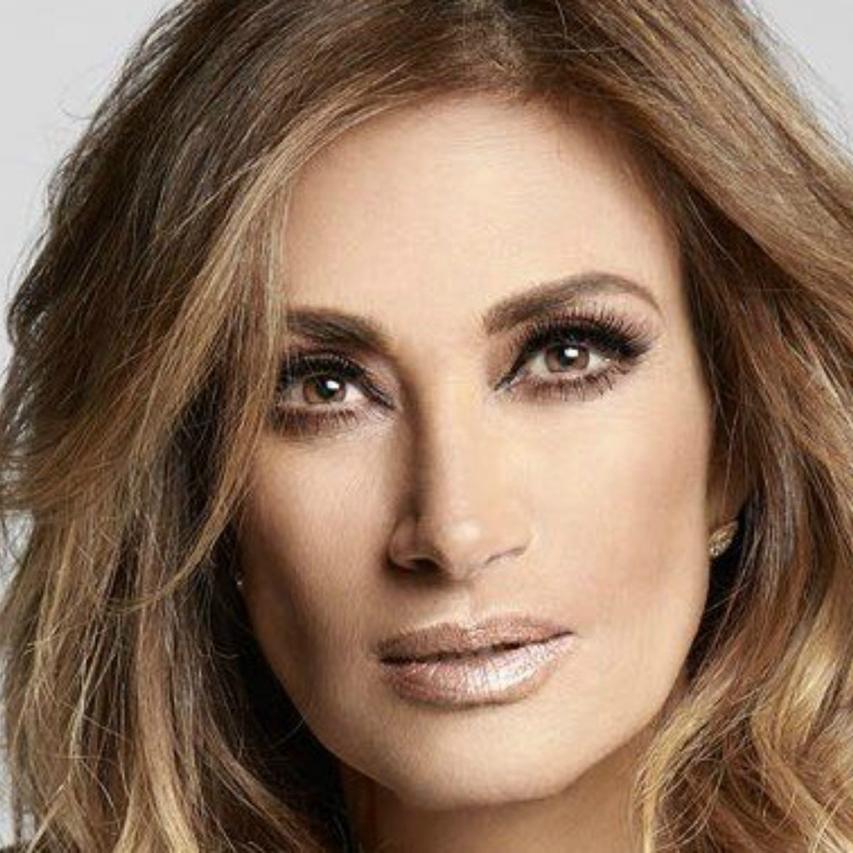 Adela Micha anuncia su regreso a los medios con nueva plataforma digital