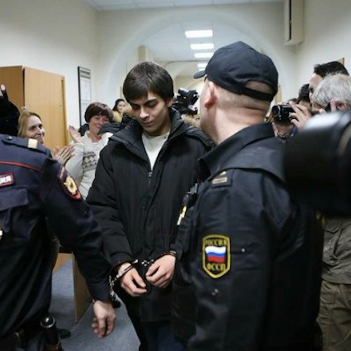 Le dieron 3 años al gamer que se atrevió a jugar a esto en una iglesia