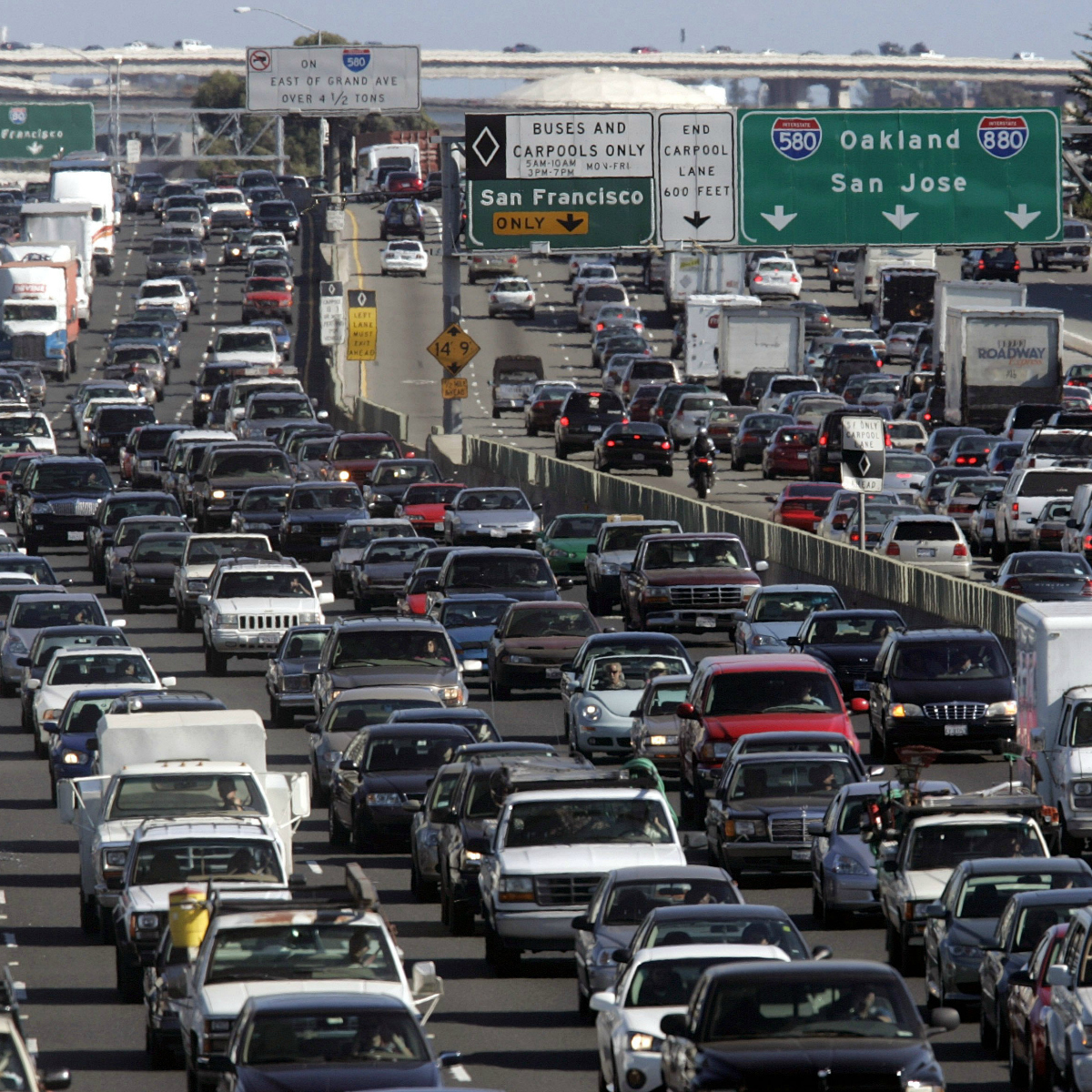 Esta brillante ilustración revela la poca atención que las ciudades prestan a los peatones