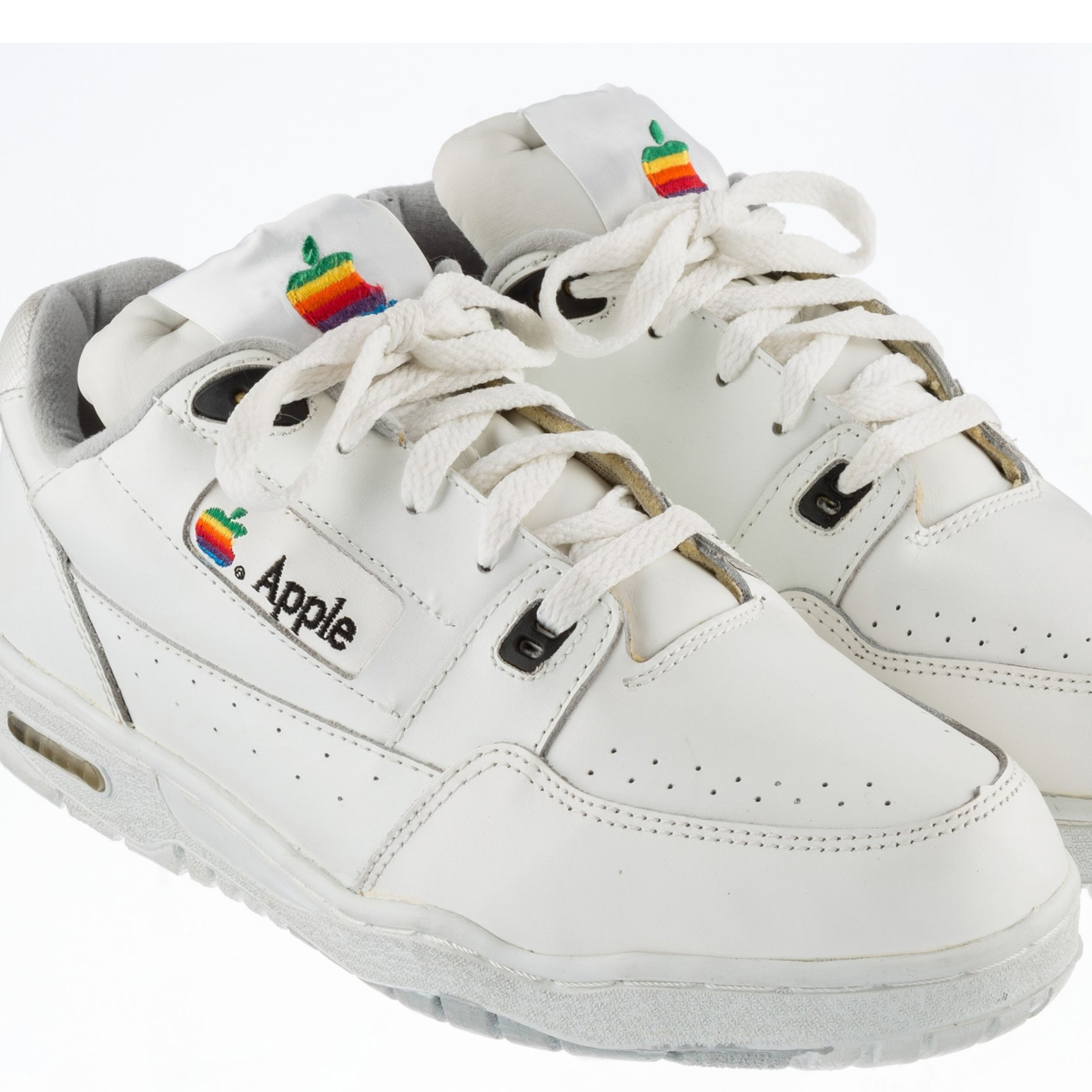 Puedes comprar estos tenis de Apple por 15 mil dólares