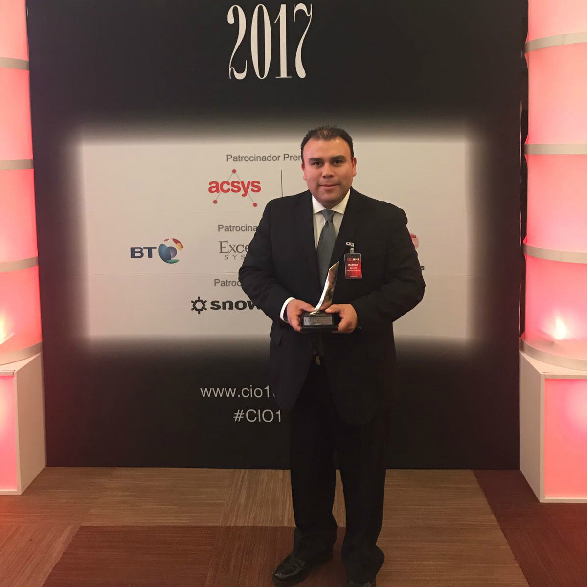 El Maestro Rodrigo Becerra gana el premio Los 100 Mejores CIOs de México