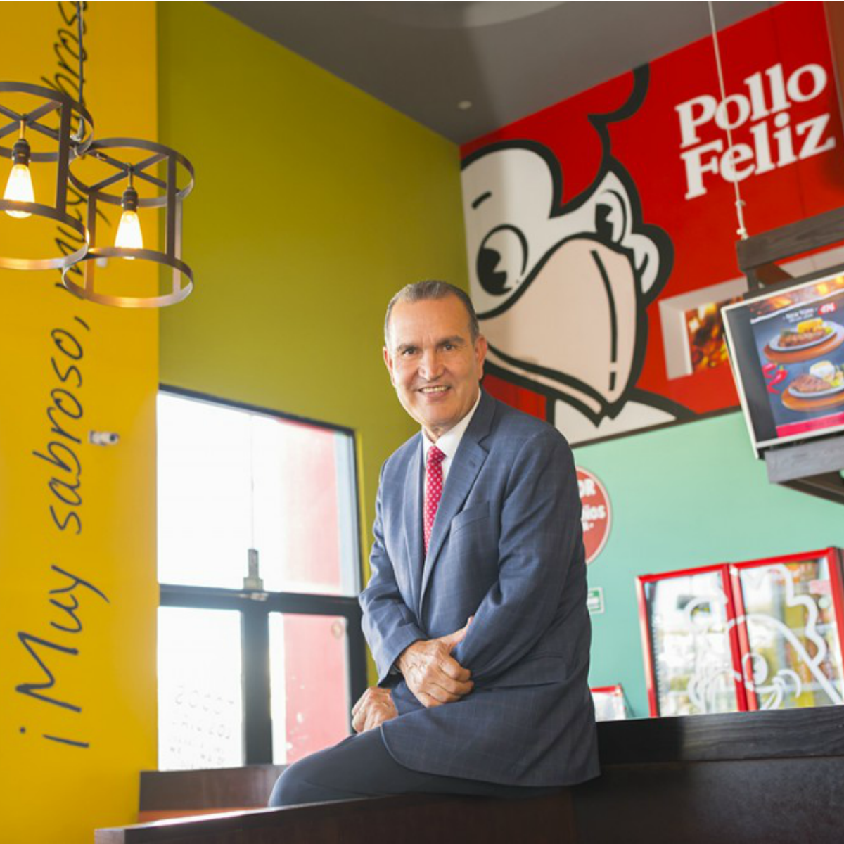 Es mexicano, campesino de nacimiento y actualmente dueño de empresa internacional