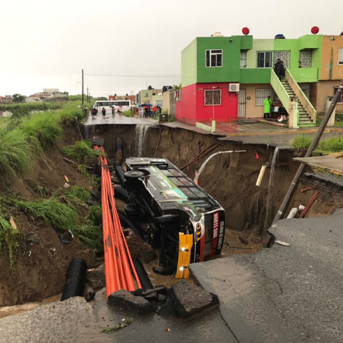 Socavones masivos también suceden alrededor del mundo