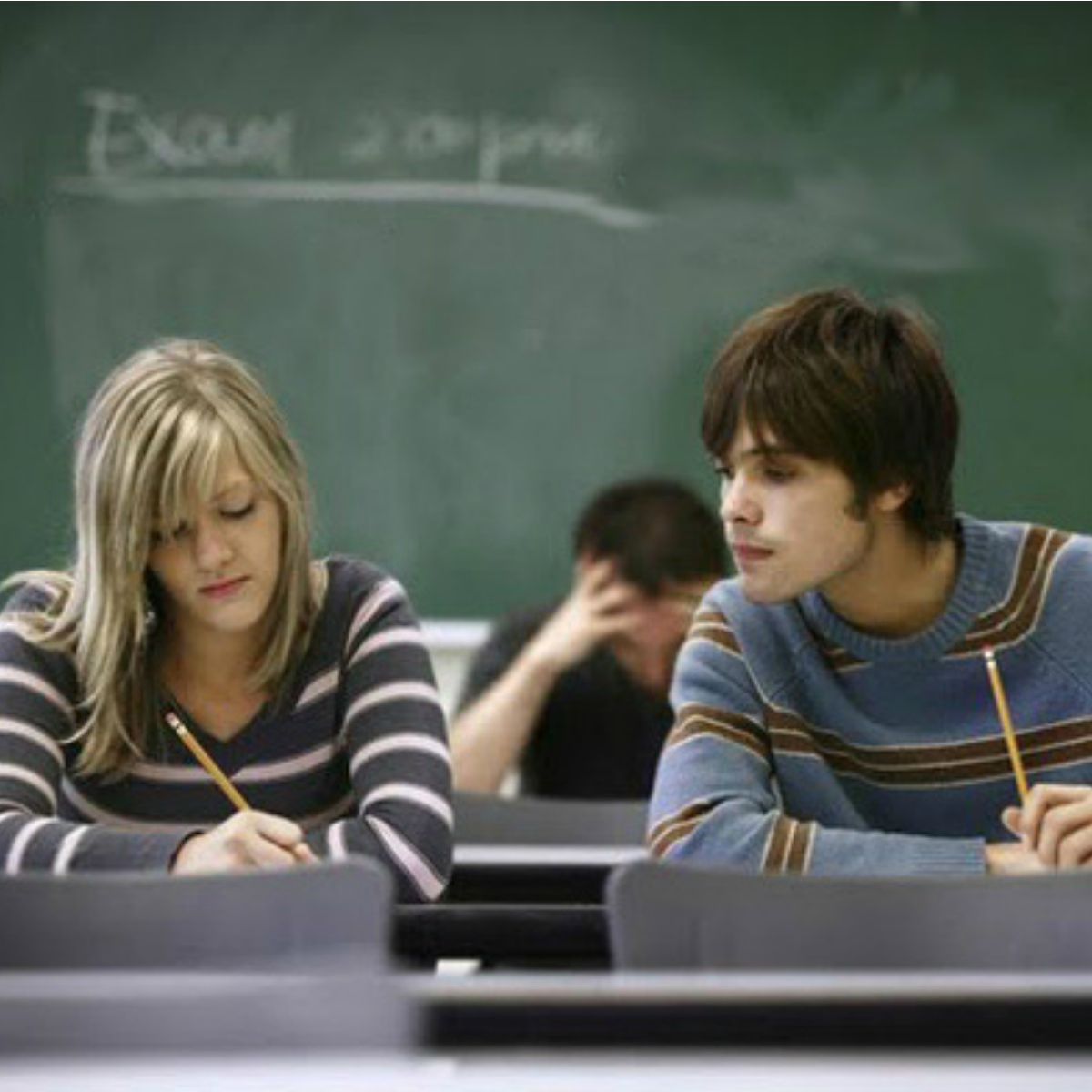 Más de 500 estudiantes la Universidad de Guadalajara castigados por hacer trampa en examen