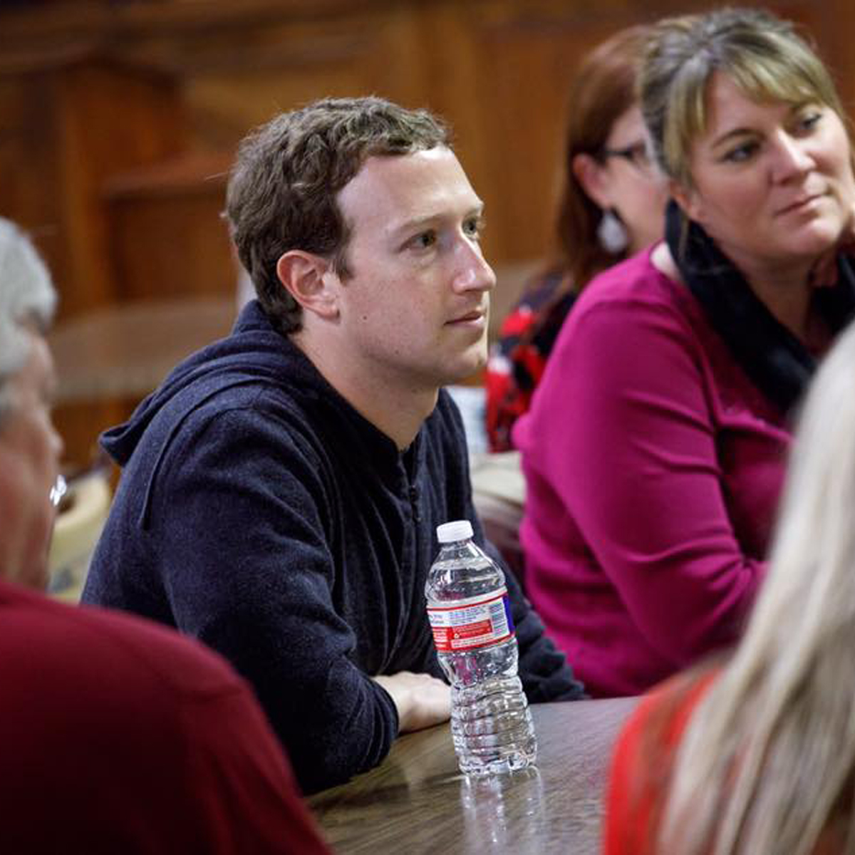 Si quieres conocer a Mark Zuckerberg, debes aceptar estas condiciones