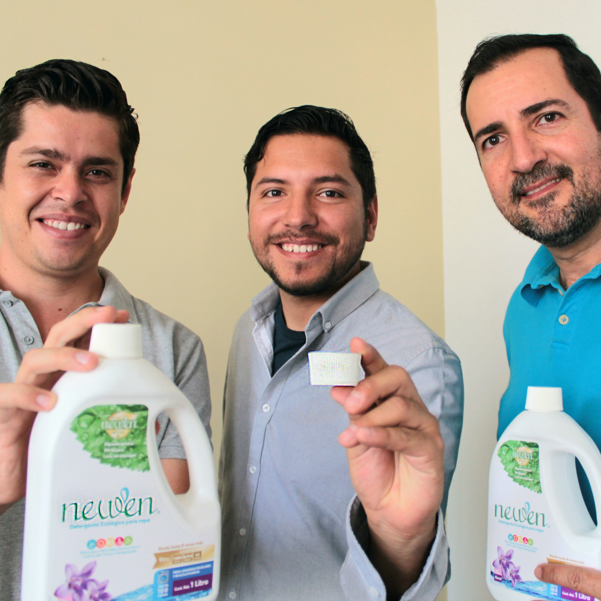 Mexicanos crean detergente que no necesita enjuague