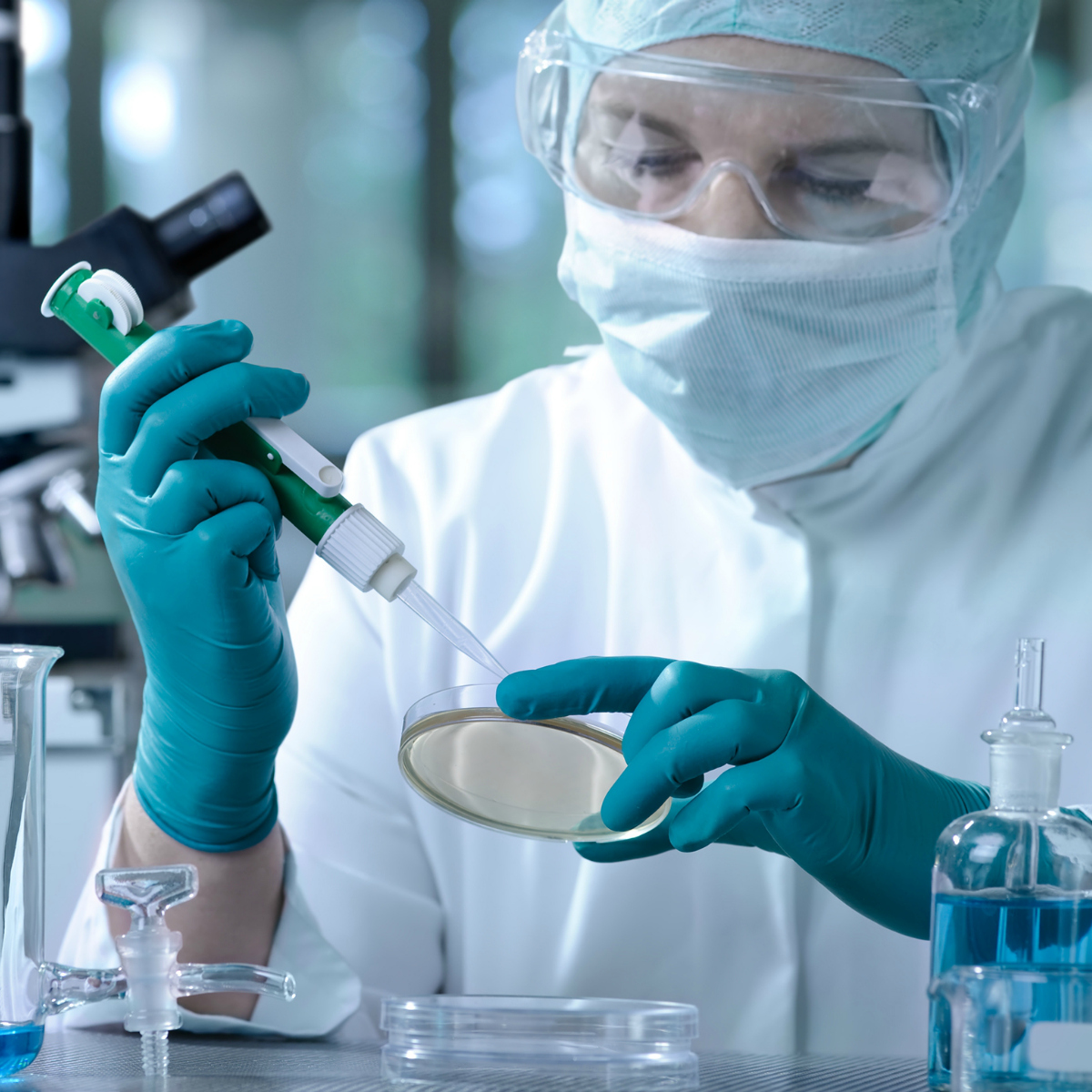 Ingeniera mexicana crea 'súper molécula' contra todos los virus