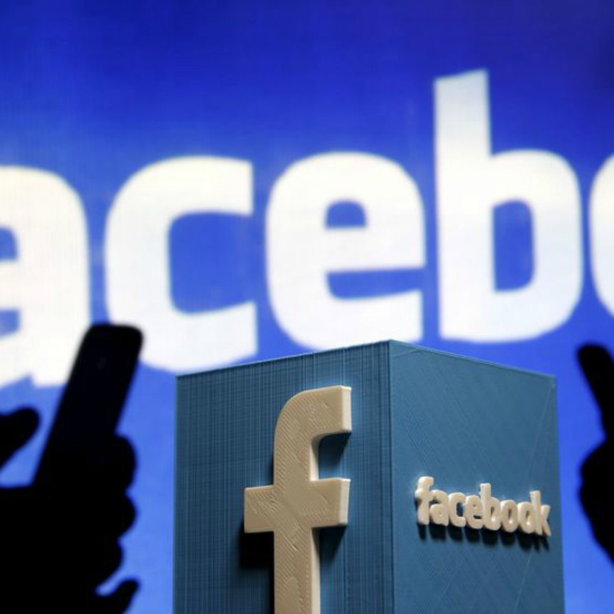 ¿Necesitas trabajo? Facebook te lo da en corto