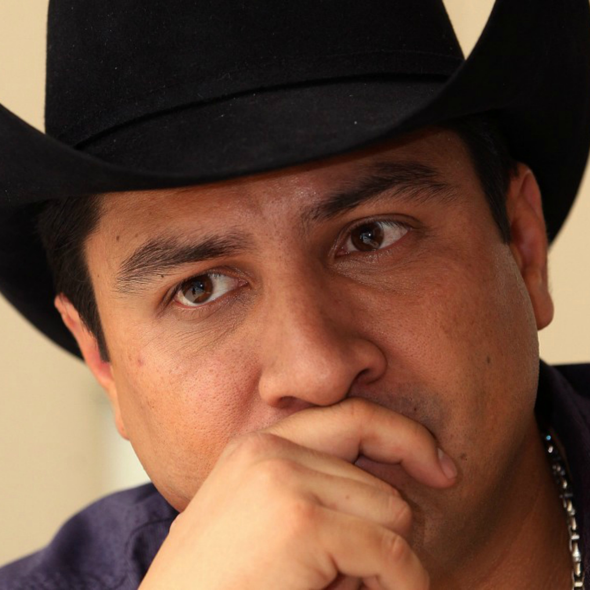 YouTube, Spotify y Apple ya le dieron la espalda a Julión Álvarez