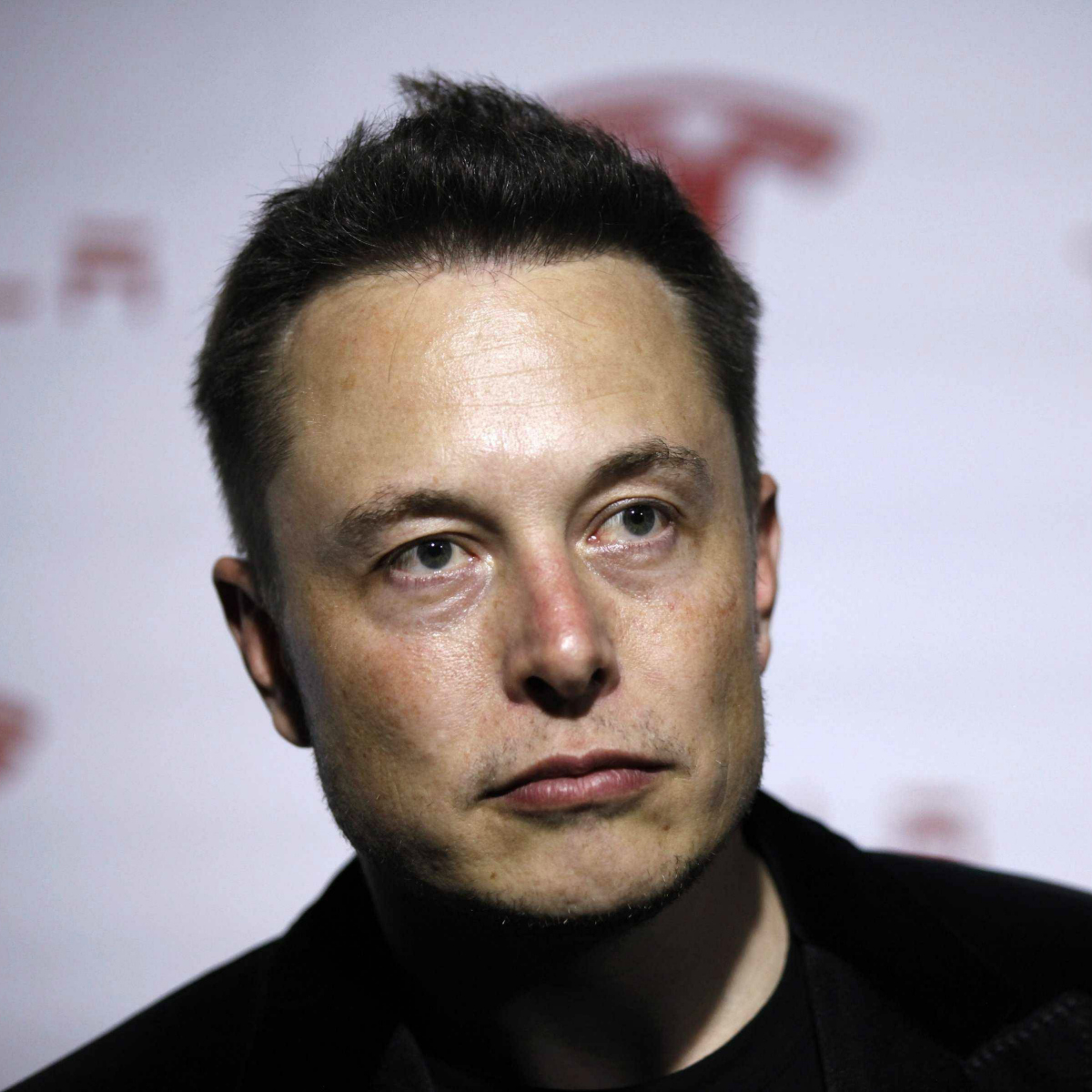 Por esta absurda razón Musk despidió a su asistente de 12 años