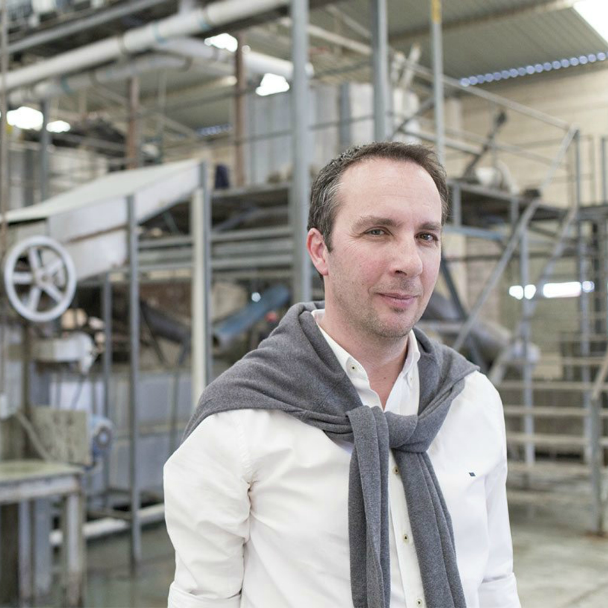 Emprendedor crea viviendas con cartones de Tetra Pak